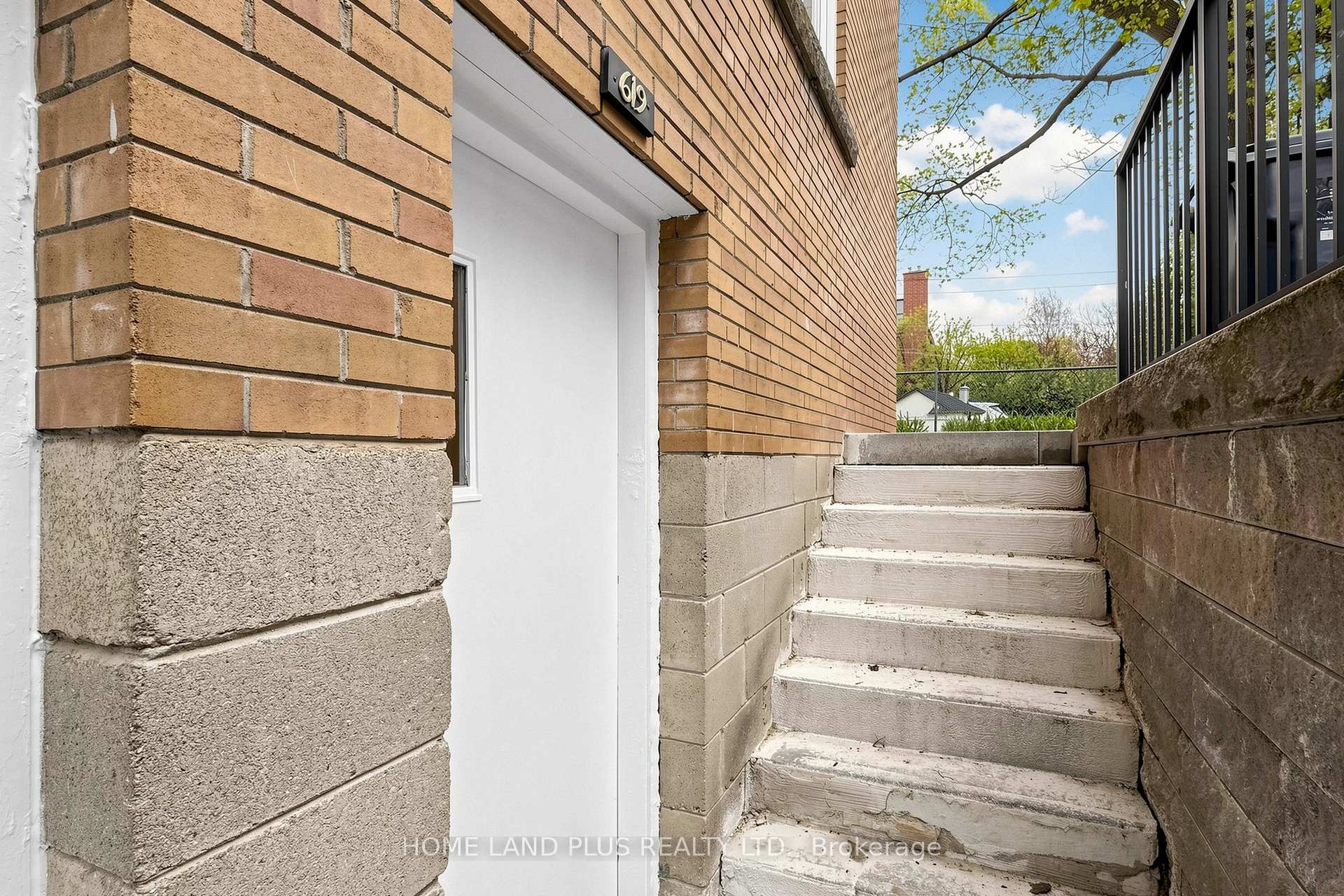 Photo 6 of Unit Basement Unit A1, 617 Merton Street, Toronto, Mount Pleasant East — HOMEH