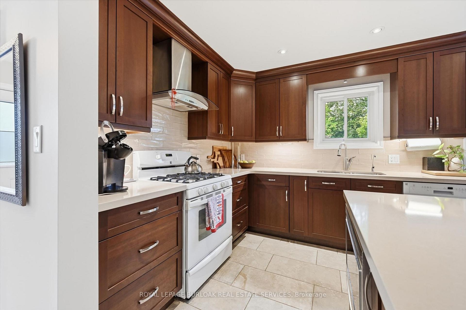 Photo 12 of 81 Main Street S, Hamilton, Waterdown — HOMEH