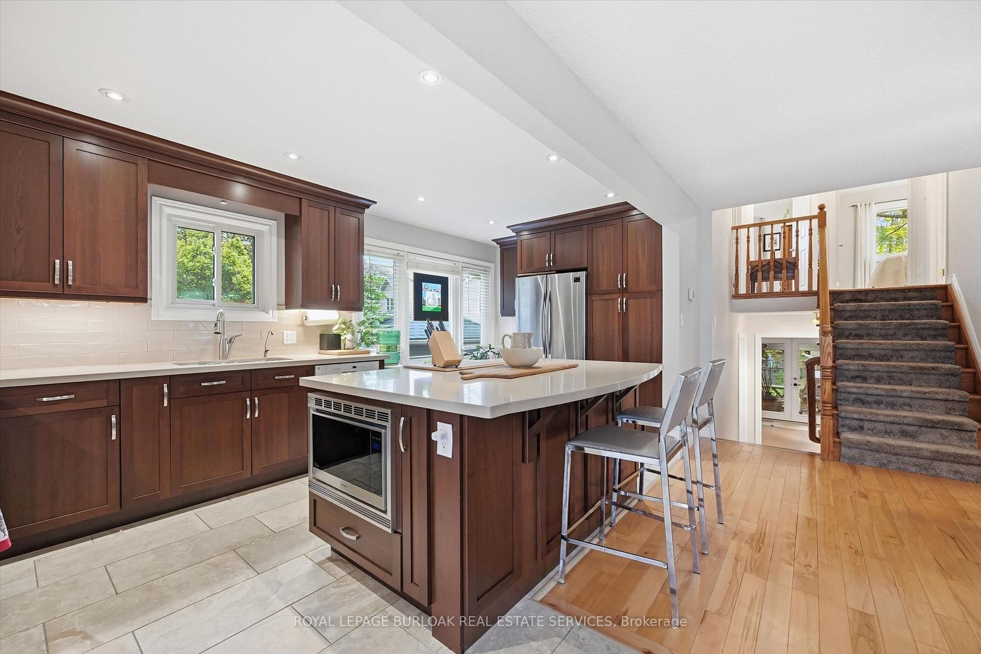 Photo 13 of 81 Main Street S, Hamilton, Waterdown — HOMEH