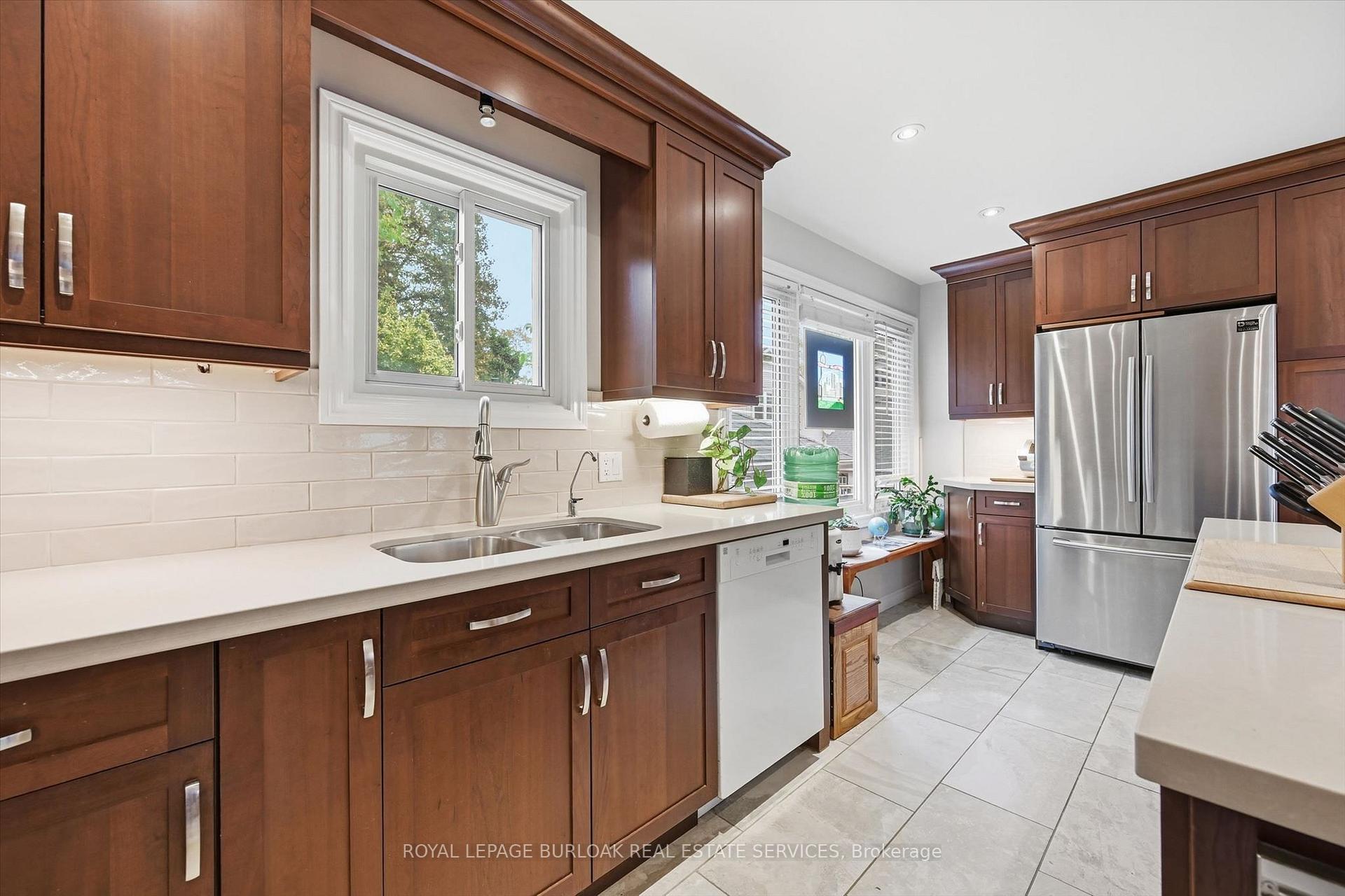 Photo 14 of 81 Main Street S, Hamilton, Waterdown — HOMEH