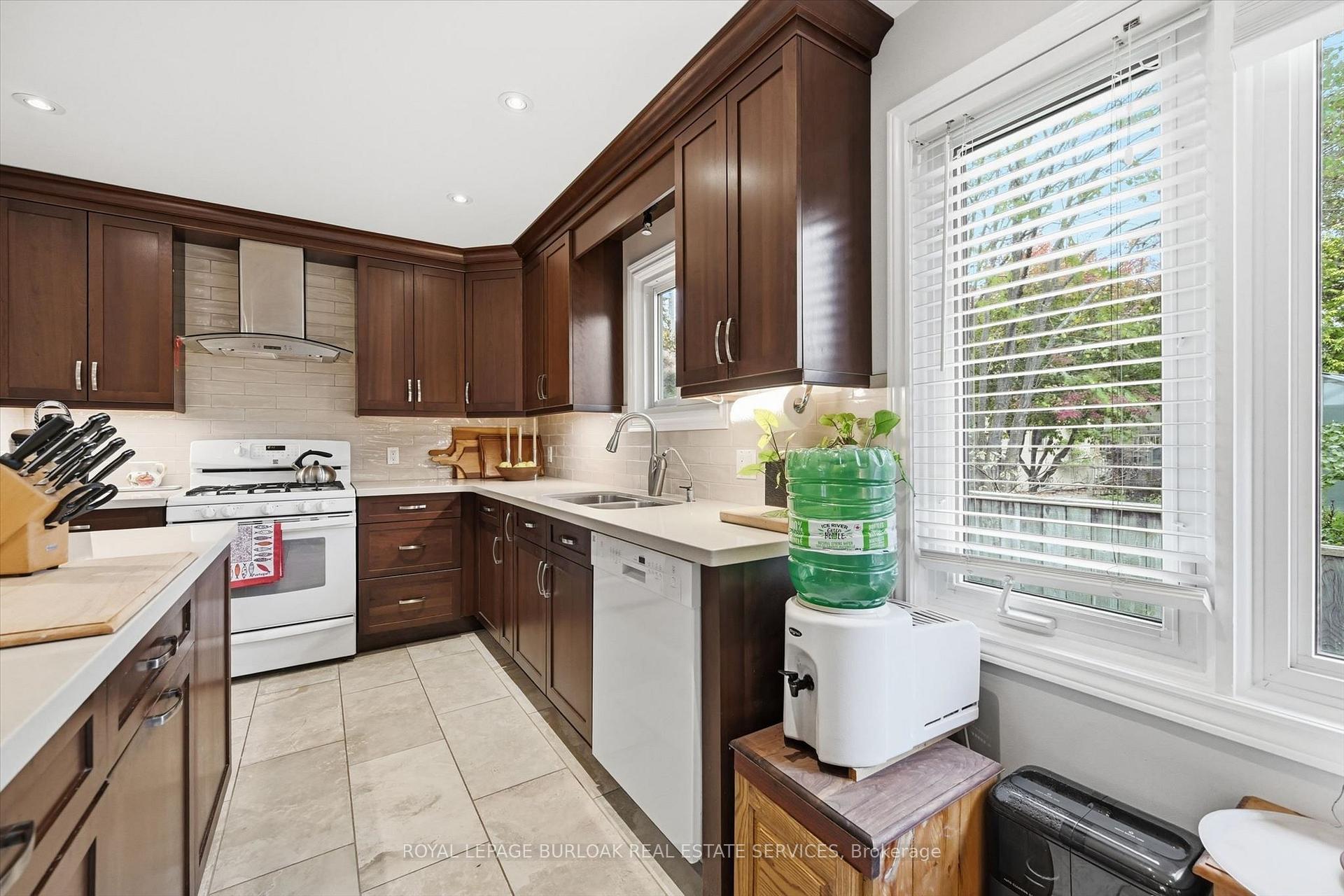Photo 16 of 81 Main Street S, Hamilton, Waterdown — HOMEH