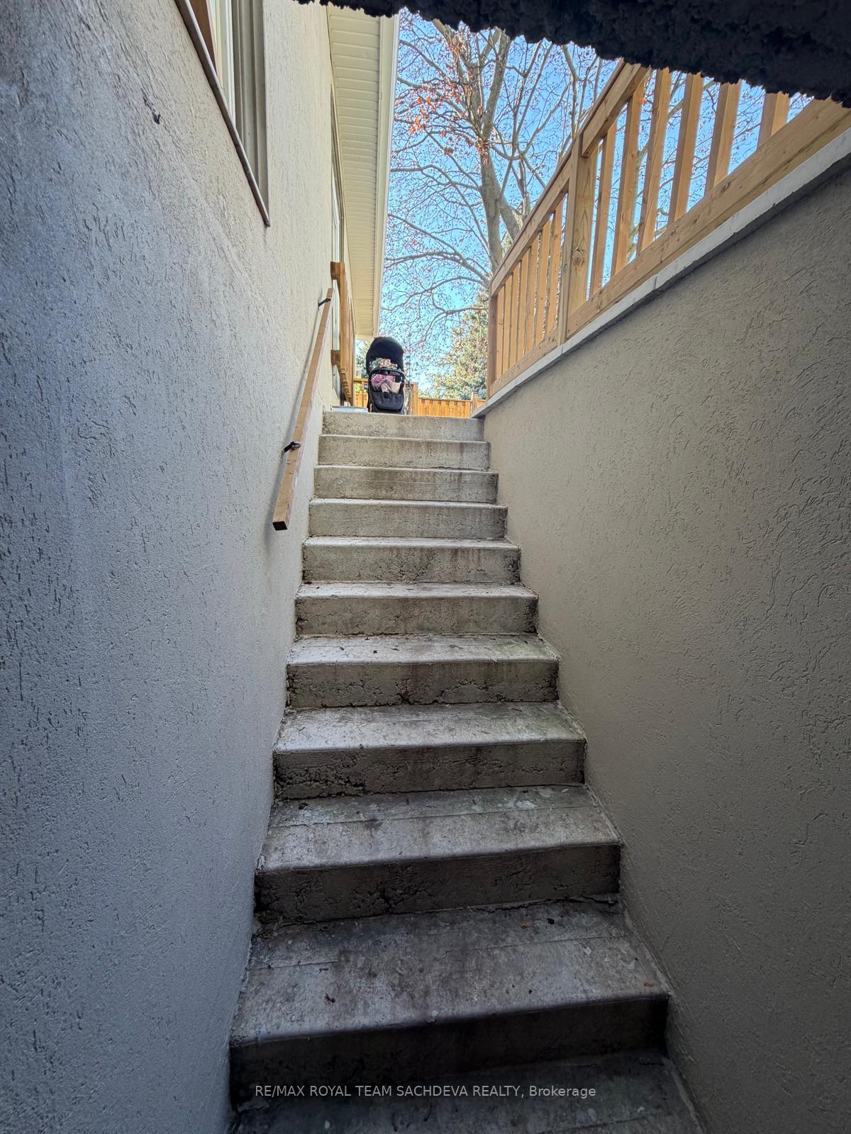 Photo 3 of Unit Lower, 14 Fluellen Drive, Scarborough, L'Amoreaux — HOMEH