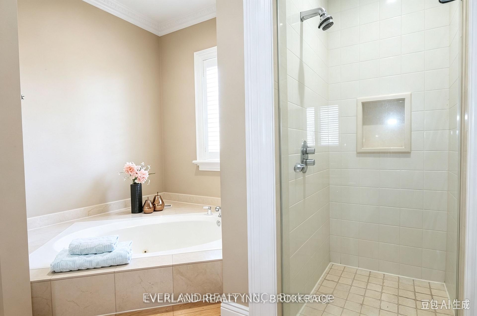 Photo 15 of 472 Spring Gate Boulevard, Vaughan, Crestwood-Springfarm-Yorkhill — HOMEH