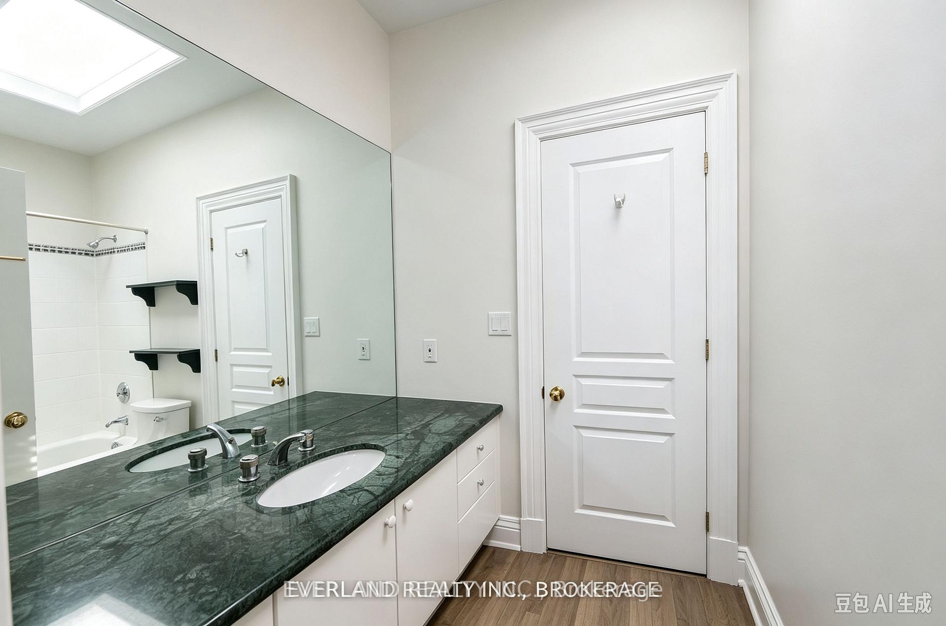 Photo 22 of 472 Spring Gate Boulevard, Vaughan, Crestwood-Springfarm-Yorkhill — HOMEH