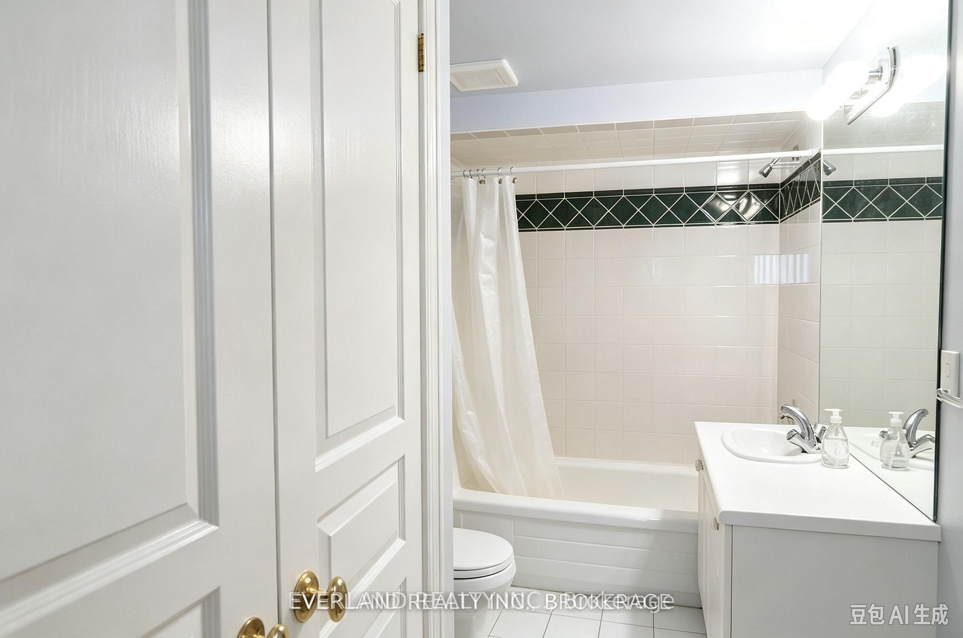 Photo 24 of 472 Spring Gate Boulevard, Vaughan, Crestwood-Springfarm-Yorkhill — HOMEH
