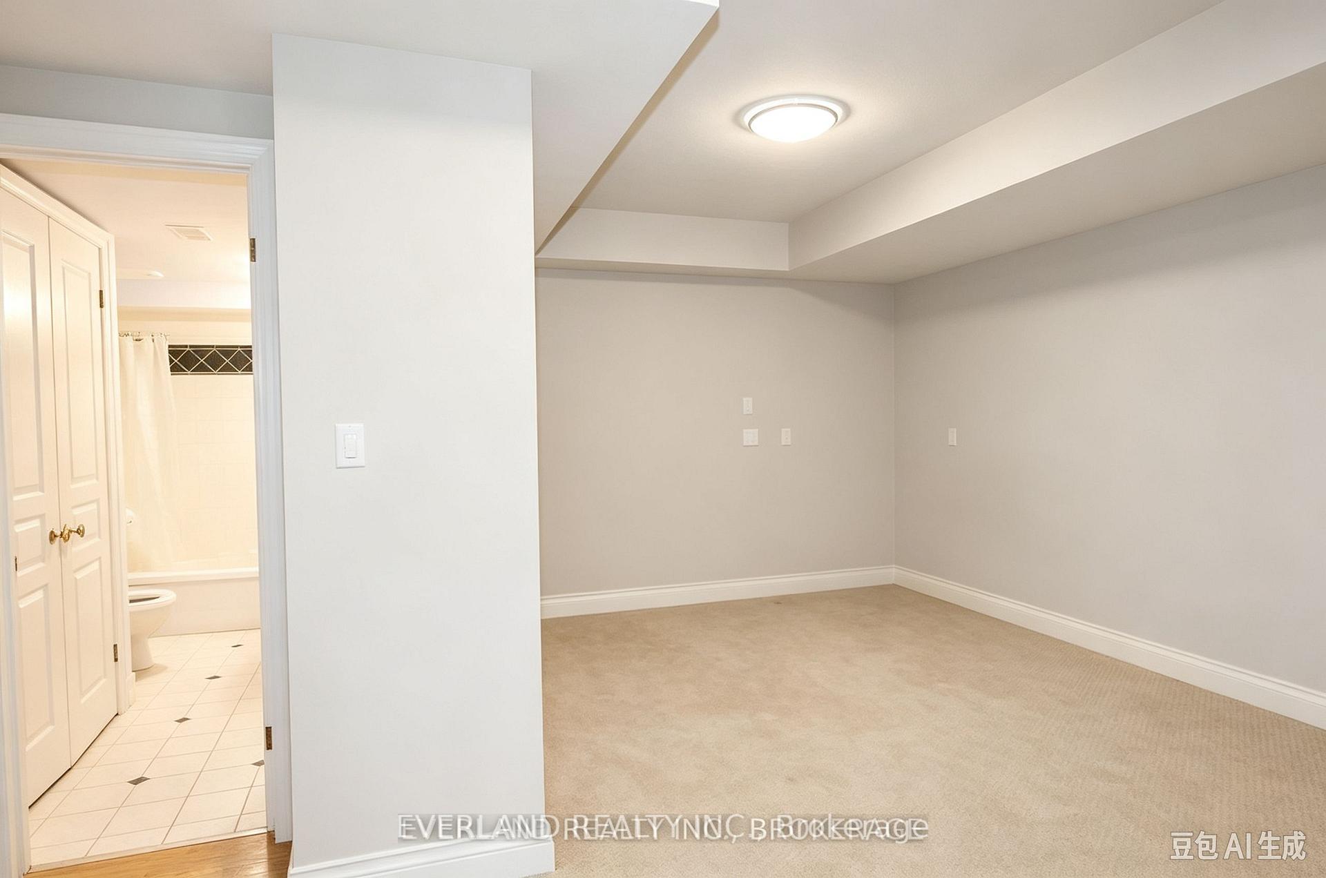 Photo 25 of 472 Spring Gate Boulevard, Vaughan, Crestwood-Springfarm-Yorkhill — HOMEH