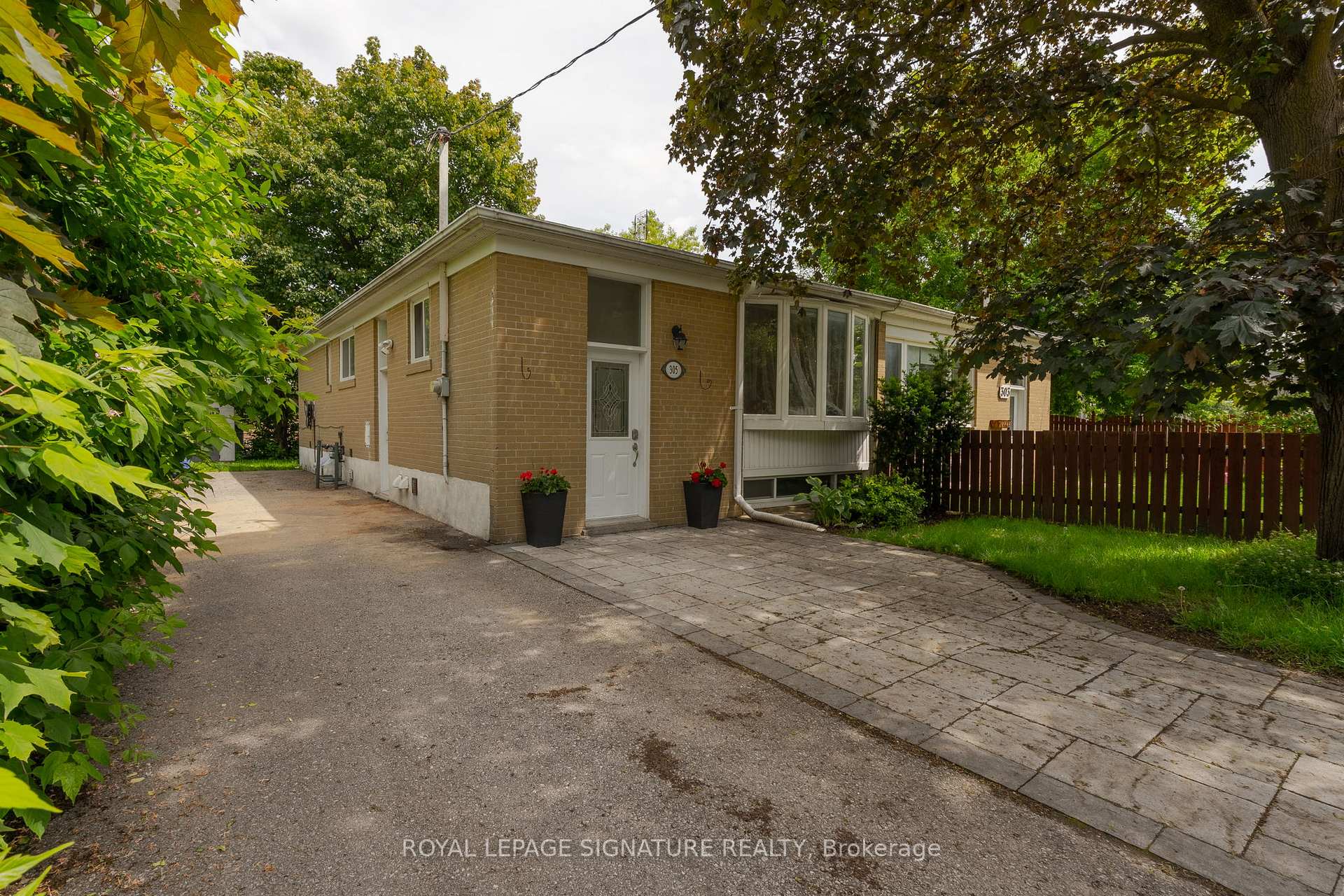 Photo 3 of Unit Bsmt, 305 Blue Grass Boulevard, Richmond Hill, Crosby — HOMEH