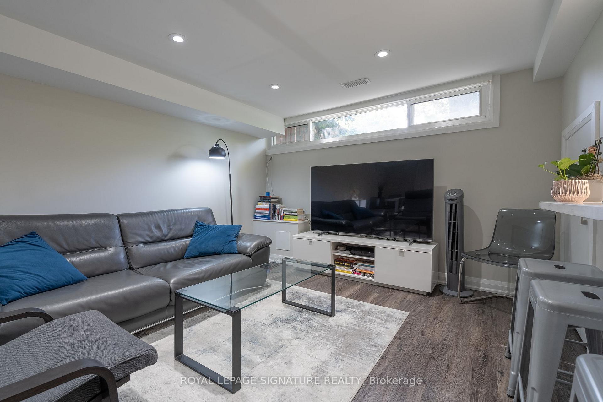 Photo 5 of Unit Bsmt, 305 Blue Grass Boulevard, Richmond Hill, Crosby — HOMEH