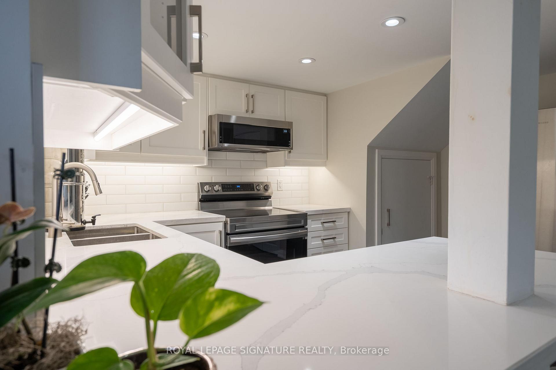 Photo 10 of Unit Bsmt, 305 Blue Grass Boulevard, Richmond Hill, Crosby — HOMEH