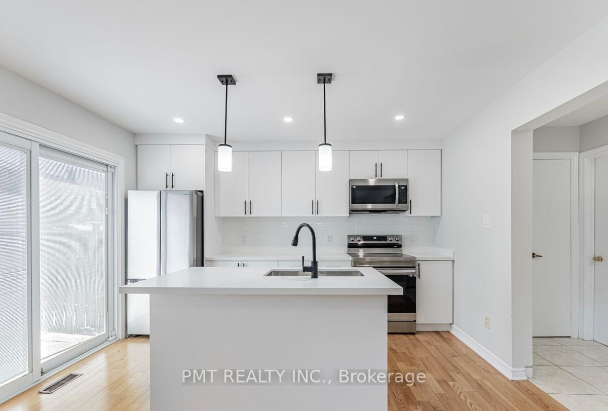 Photo 4 of Unit Main, 71 Misty Meadow Drive, Vaughan, East Woodbridge — HOMEH