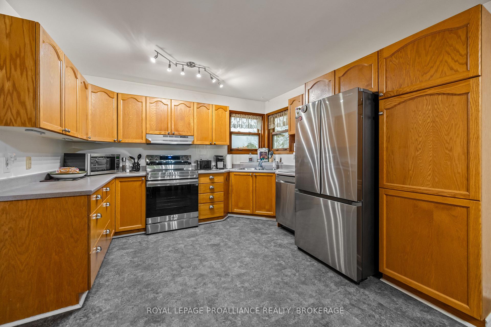 Photo 15 of 435 County Road 2 E, Gananoque, Gananoque — HOMEH