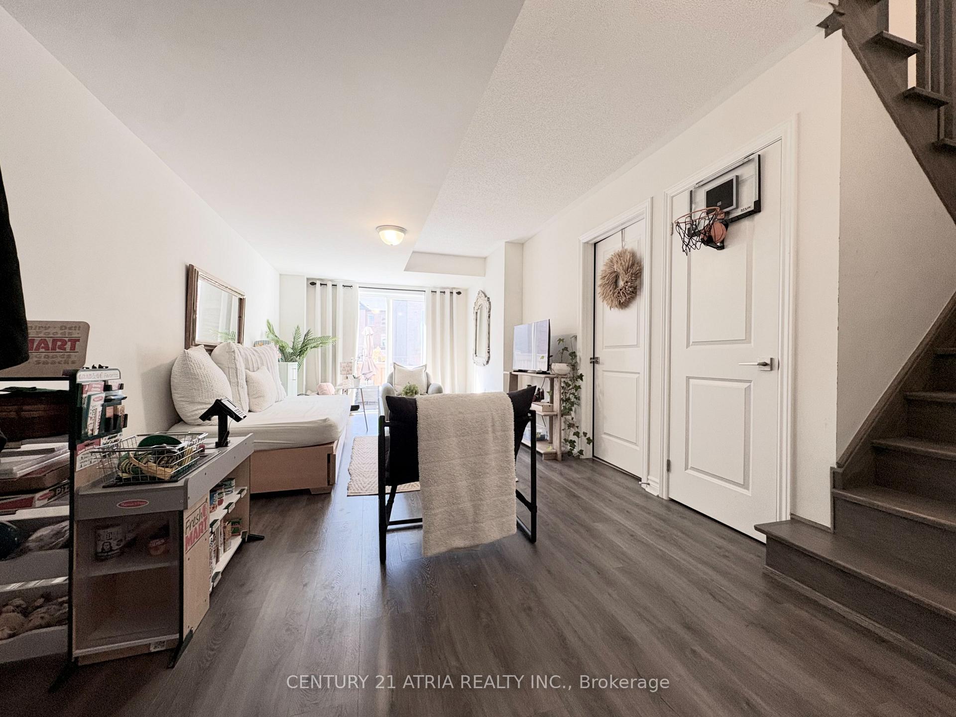Photo 2 of 62 Gordon Circle, Newmarket, Gorham-College Manor — HOMEH