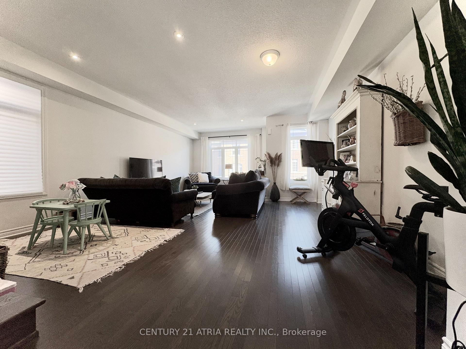 Photo 3 of 62 Gordon Circle, Newmarket, Gorham-College Manor — HOMEH