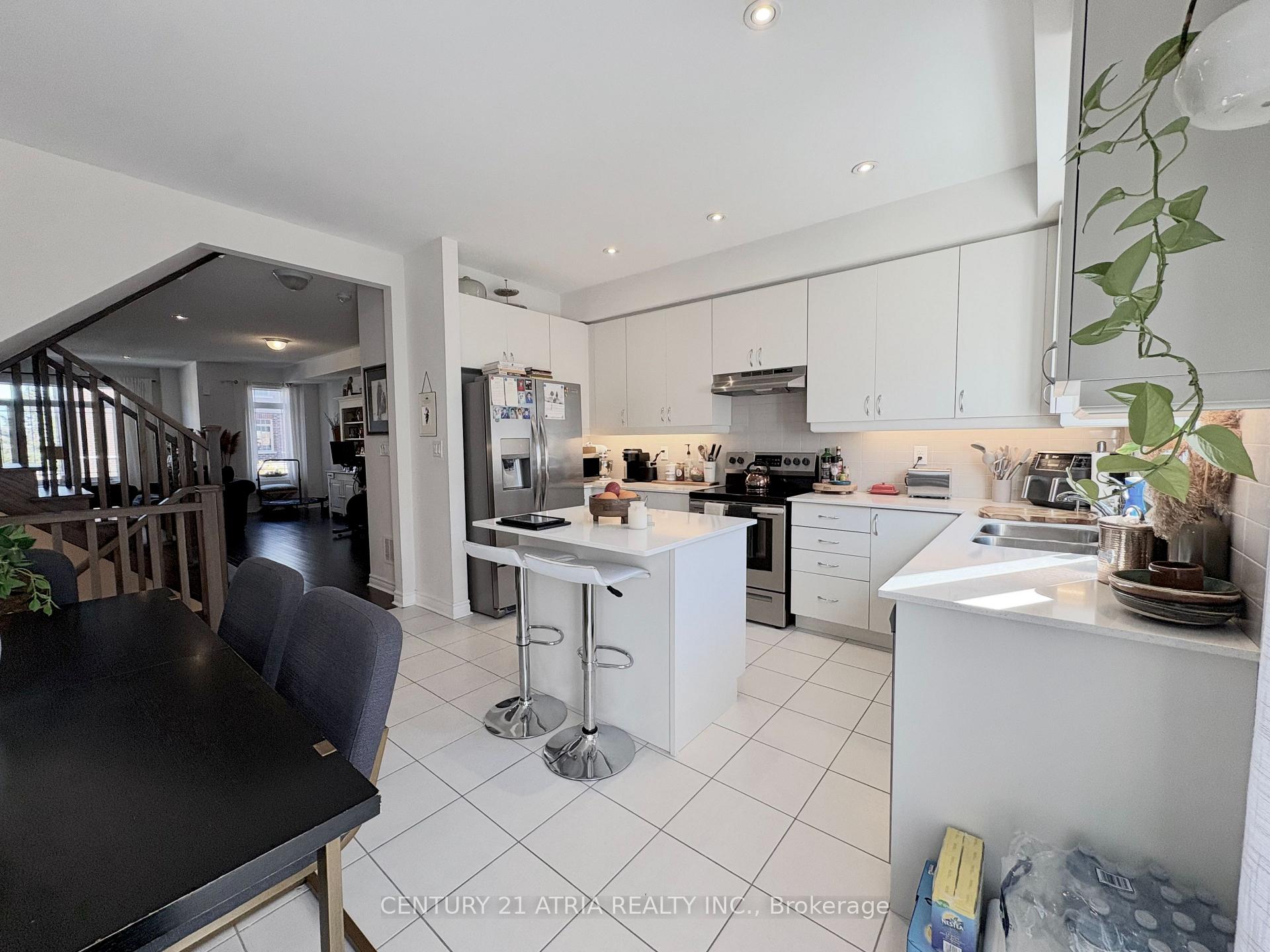 Photo 4 of 62 Gordon Circle, Newmarket, Gorham-College Manor — HOMEH