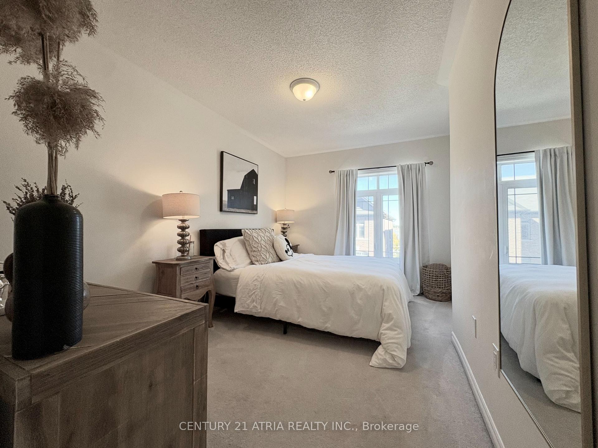 Photo 5 of 62 Gordon Circle, Newmarket, Gorham-College Manor — HOMEH