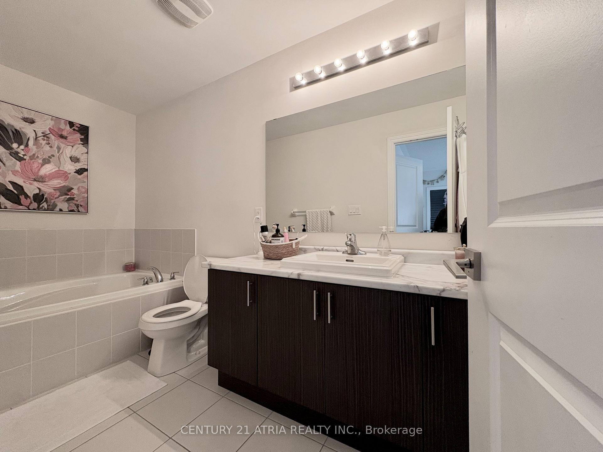 Photo 8 of 62 Gordon Circle, Newmarket, Gorham-College Manor — HOMEH