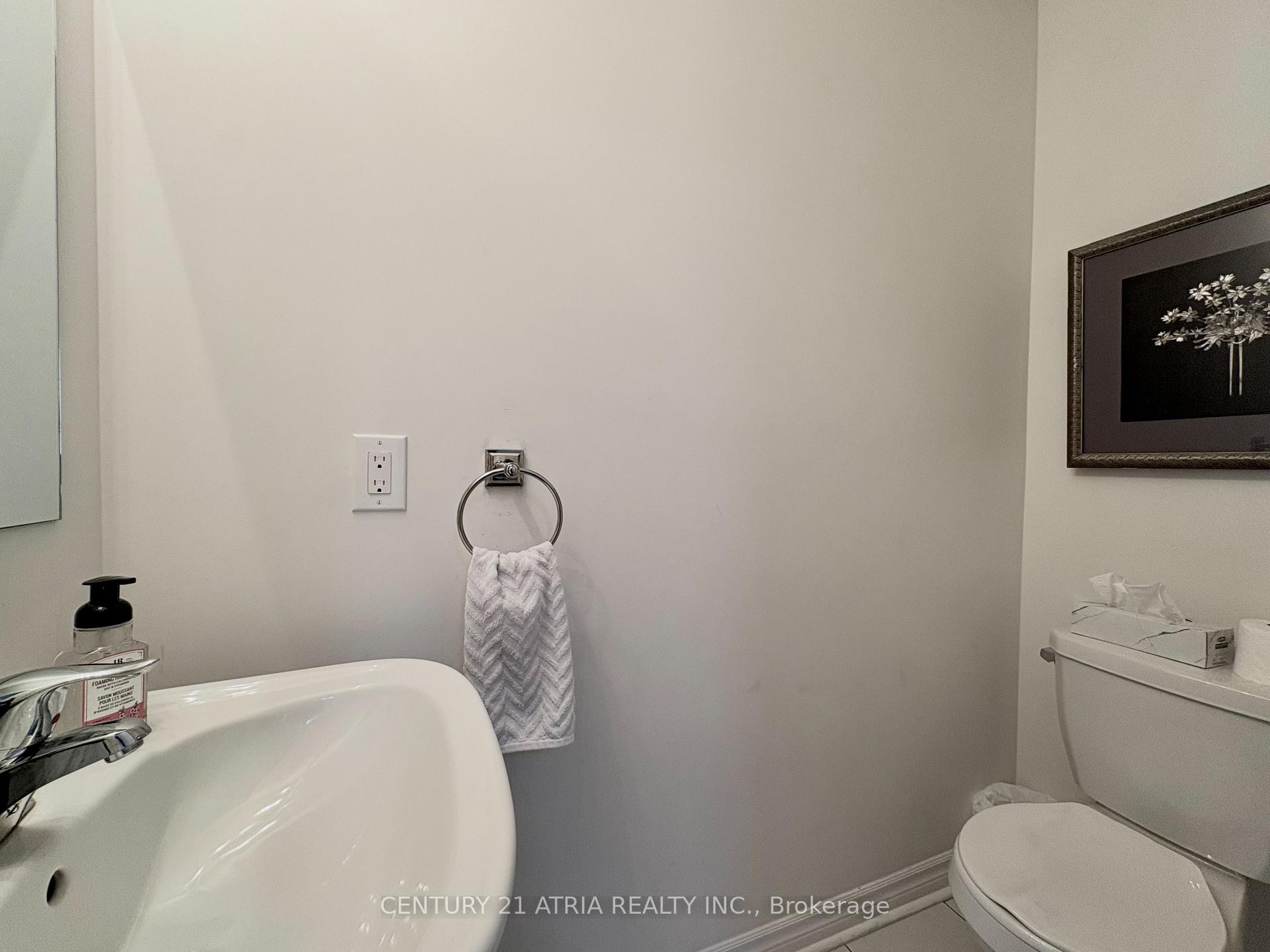 Photo 10 of 62 Gordon Circle, Newmarket, Gorham-College Manor — HOMEH