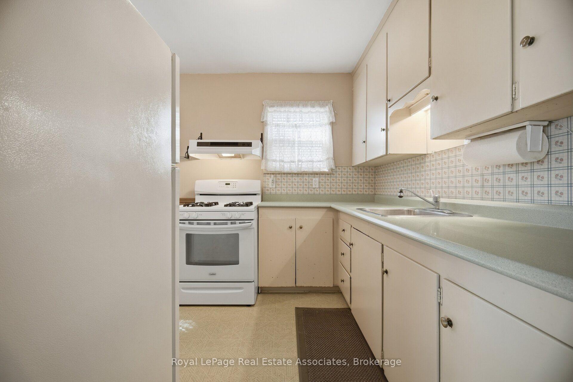 Photo 24 of 68 Allenby Avenue, Etobicoke, Elms-Old Rexdale — HOMEH