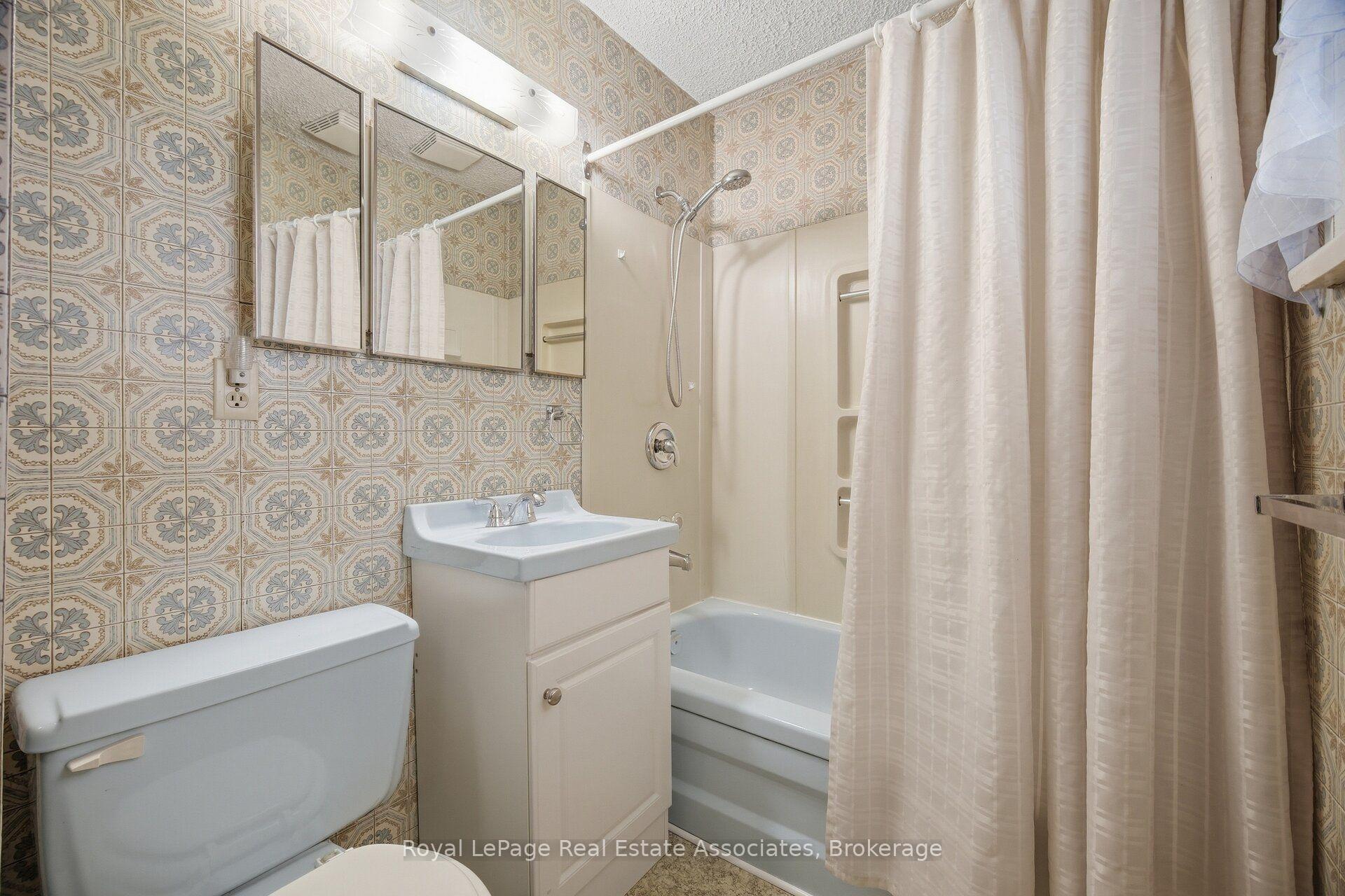 Photo 28 of 68 Allenby Avenue, Etobicoke, Elms-Old Rexdale — HOMEH