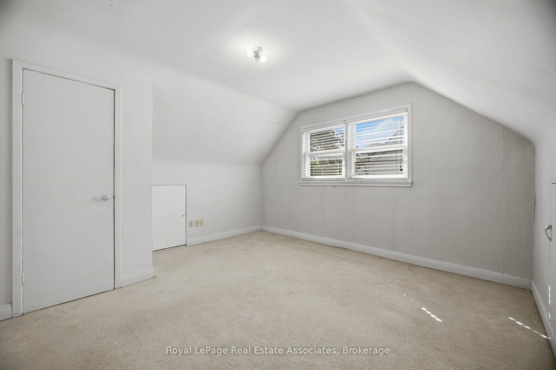 Photo 32 of 68 Allenby Avenue, Etobicoke, Elms-Old Rexdale — HOMEH