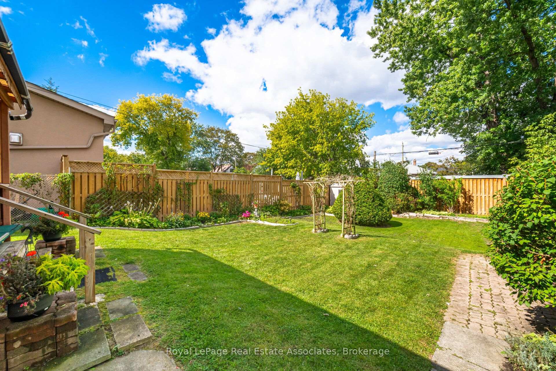 Photo 45 of 68 Allenby Avenue, Etobicoke, Elms-Old Rexdale — HOMEH