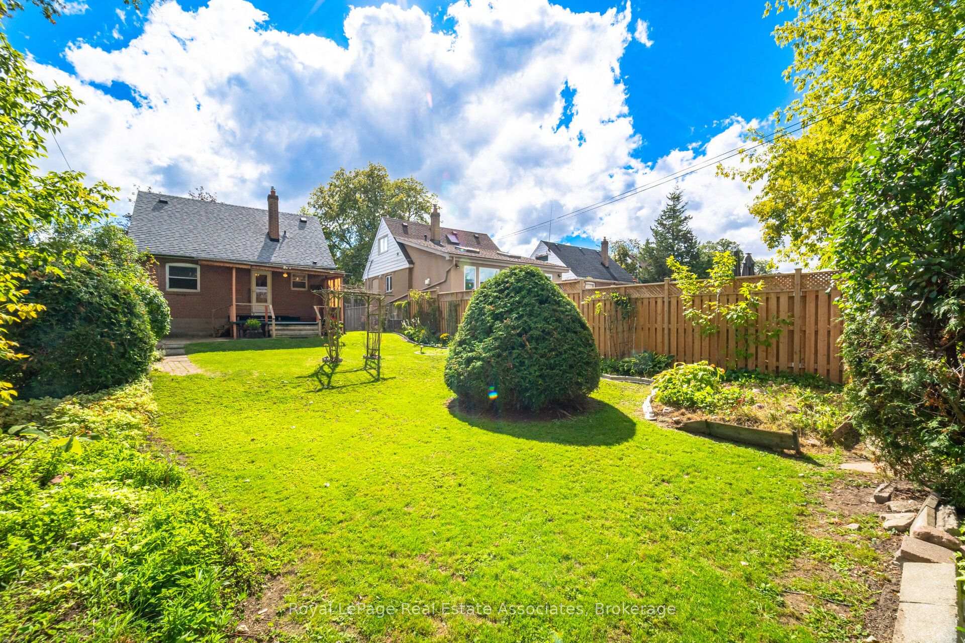 Photo 47 of 68 Allenby Avenue, Etobicoke, Elms-Old Rexdale — HOMEH