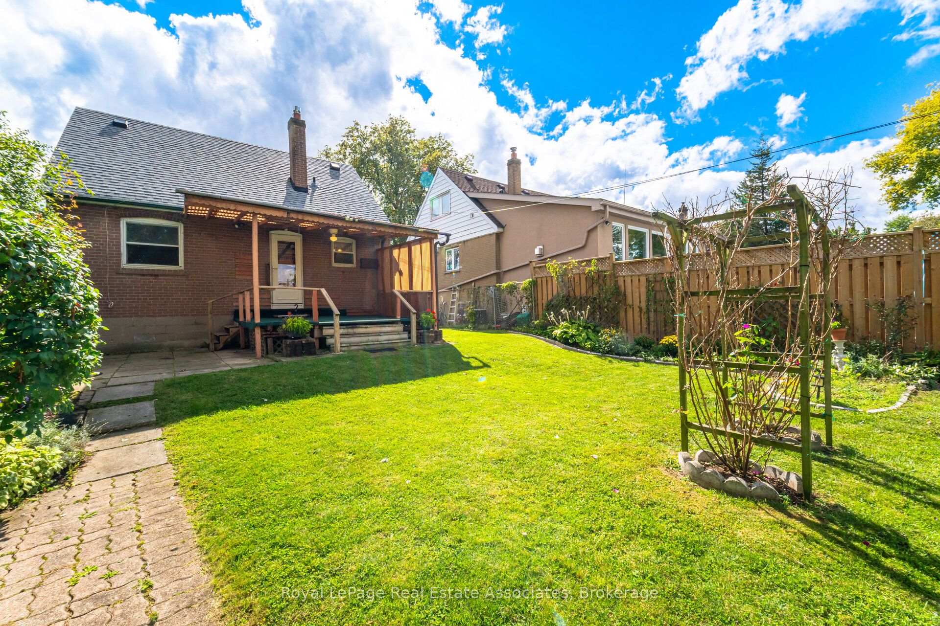 Photo 48 of 68 Allenby Avenue, Etobicoke, Elms-Old Rexdale — HOMEH