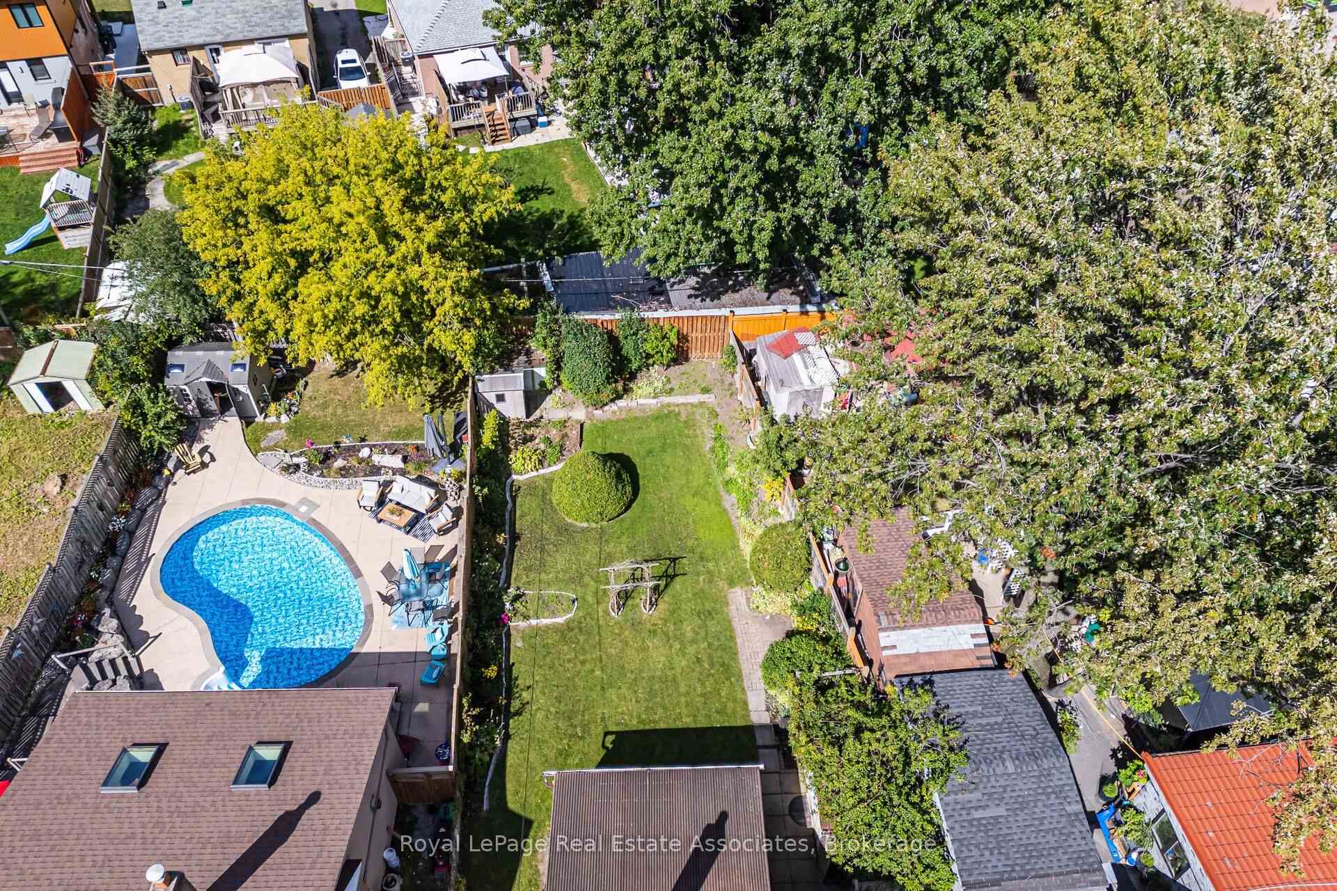 Photo 49 of 68 Allenby Avenue, Etobicoke, Elms-Old Rexdale — HOMEH