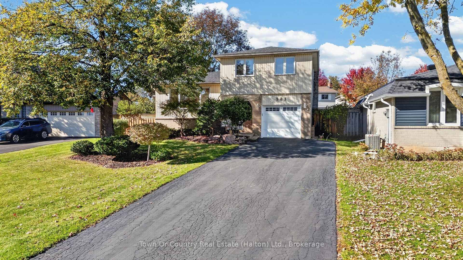 Photo 3 of 581 Lord Simcoe Court, Milton, Dorset Park — HOMEH