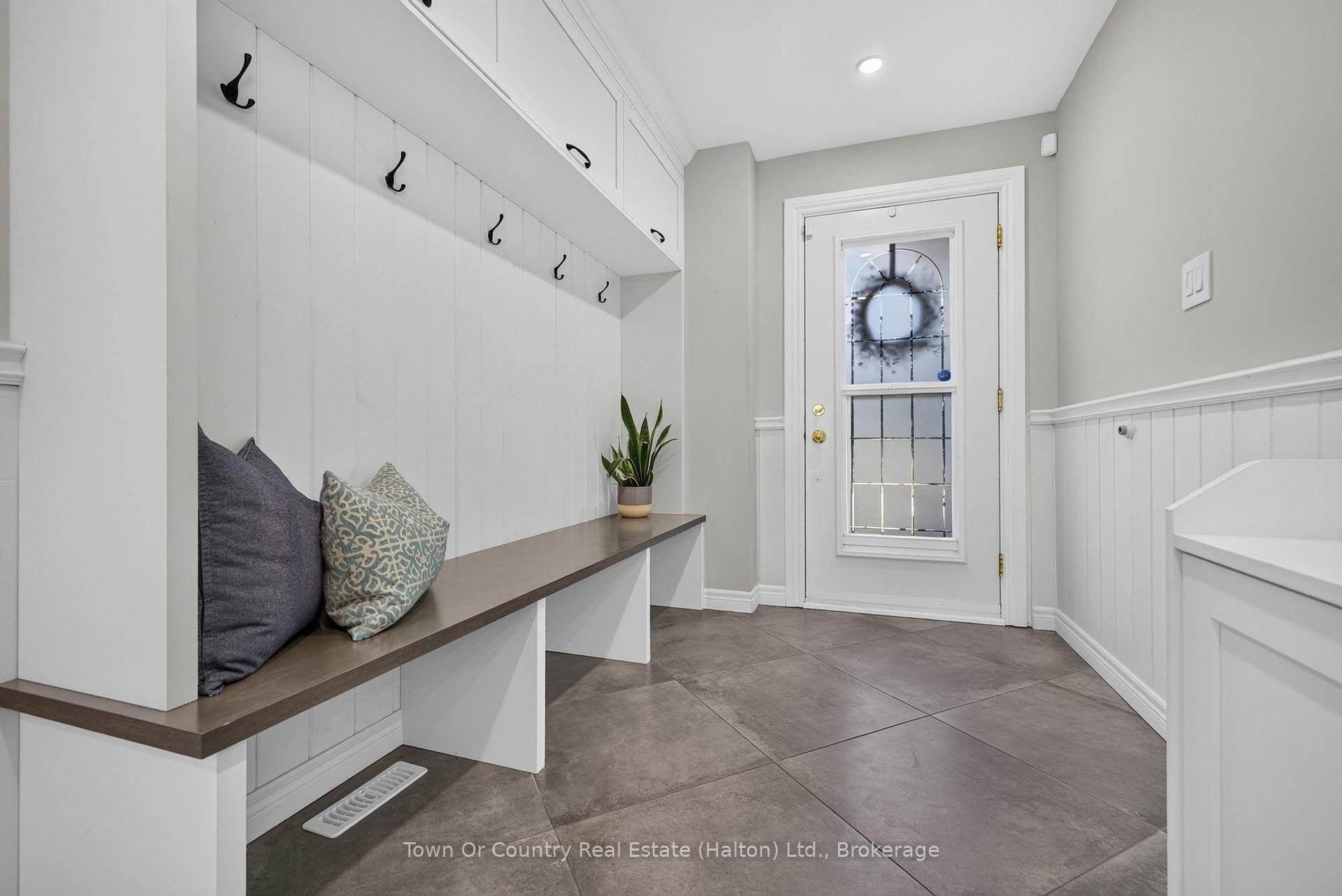 Photo 4 of 581 Lord Simcoe Court, Milton, Dorset Park — HOMEH