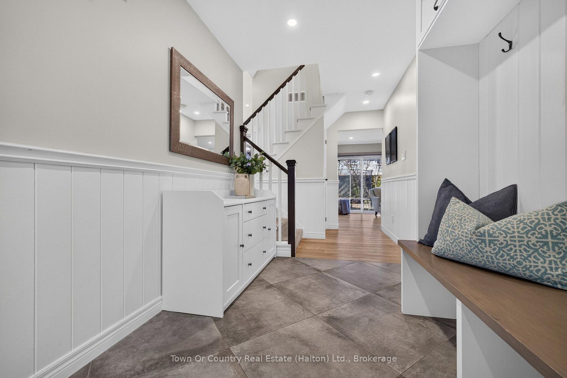 Photo 5 of 581 Lord Simcoe Court, Milton, Dorset Park — HOMEH