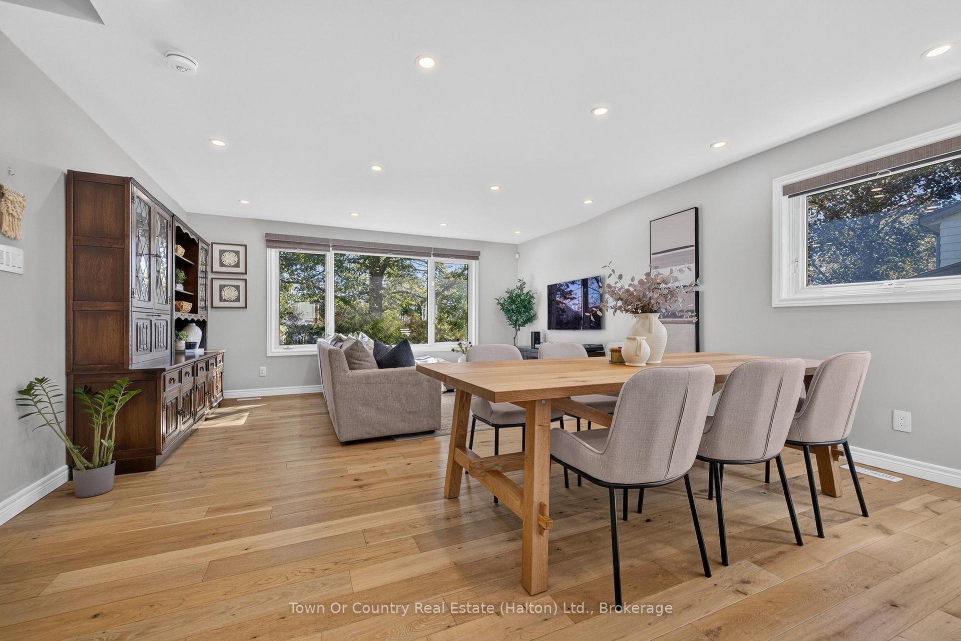 Photo 9 of 581 Lord Simcoe Court, Milton, Dorset Park — HOMEH