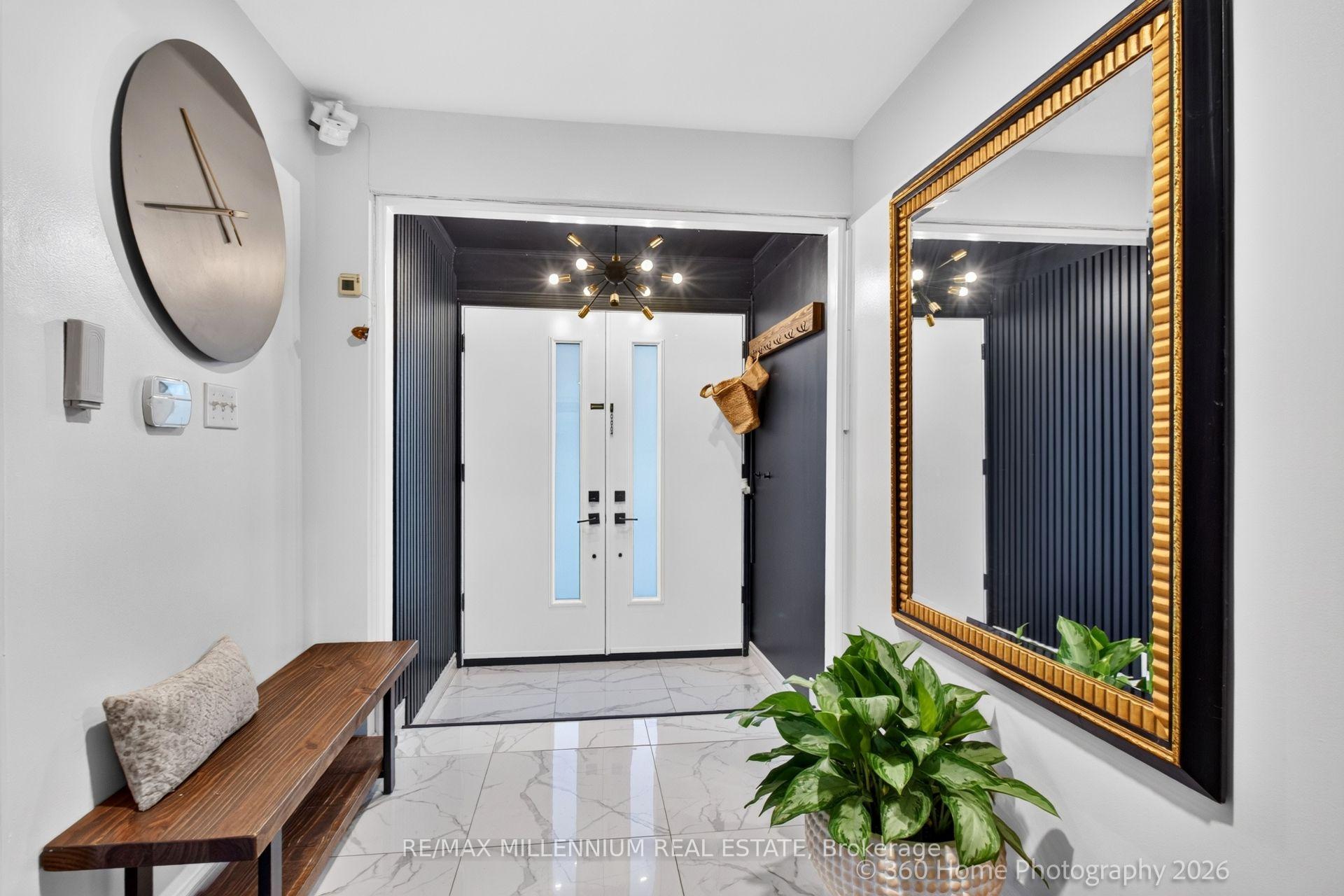 Photo 2 of 15 Marblemount Crescent, Scarborough, Tam O'Shanter-Sullivan — HOMEH