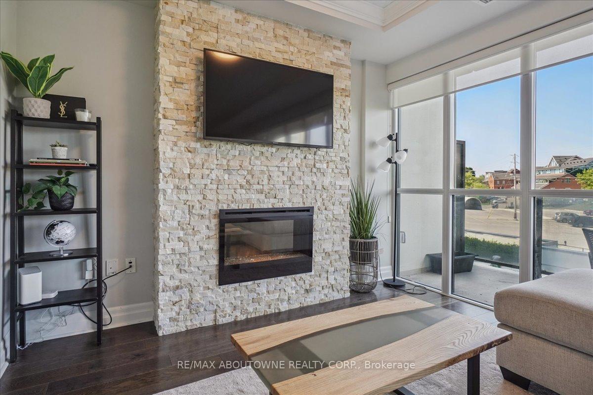 Photo 12 of Unit 405, 150 Wellington Street E, Guelph, Downtown — HOMEH