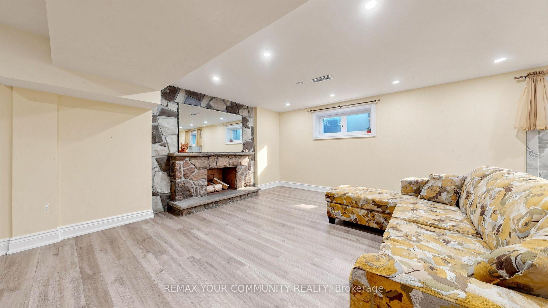 Photo 39 of 15 Colwick Drive, North York, Bayview Woods-Steeles — HOMEH