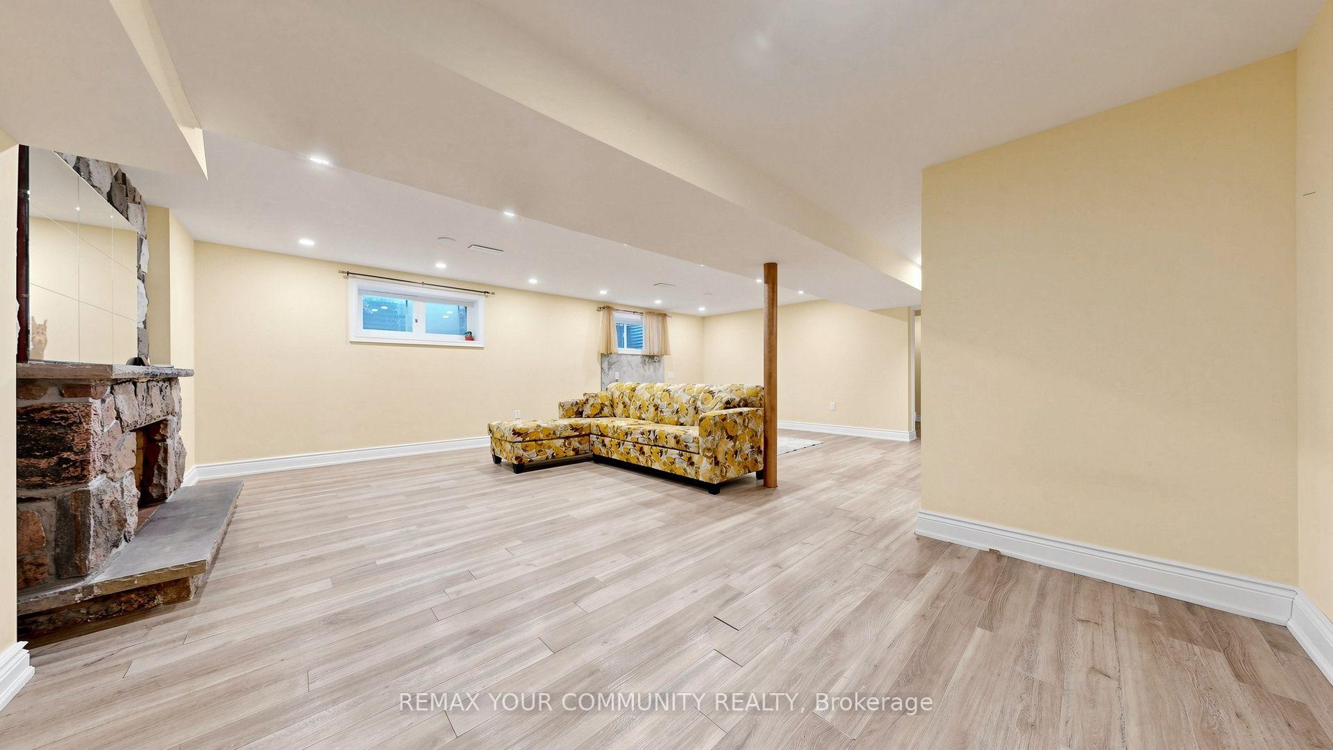 Photo 40 of 15 Colwick Drive, North York, Bayview Woods-Steeles — HOMEH