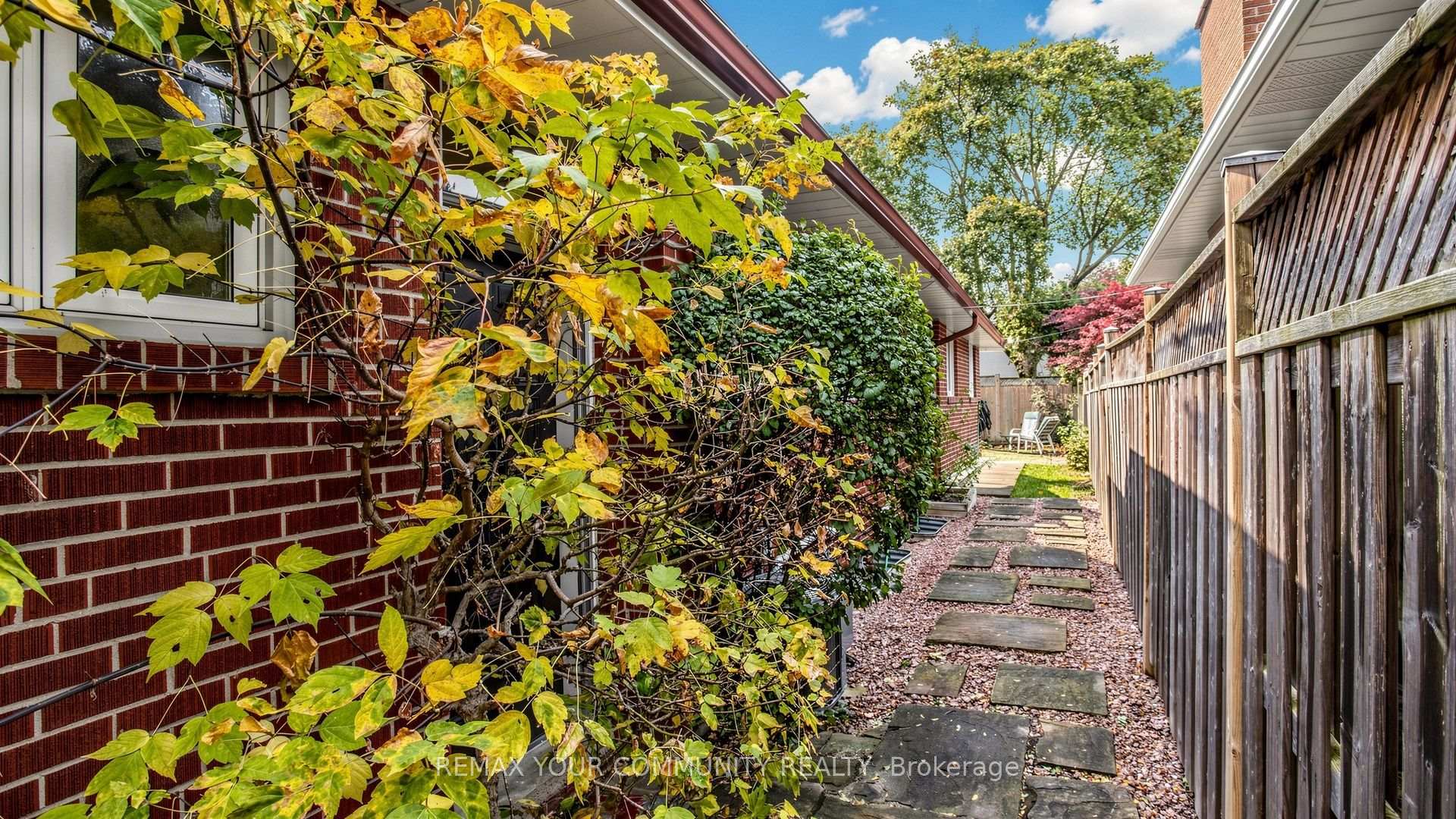 Photo 49 of 15 Colwick Drive, North York, Bayview Woods-Steeles — HOMEH
