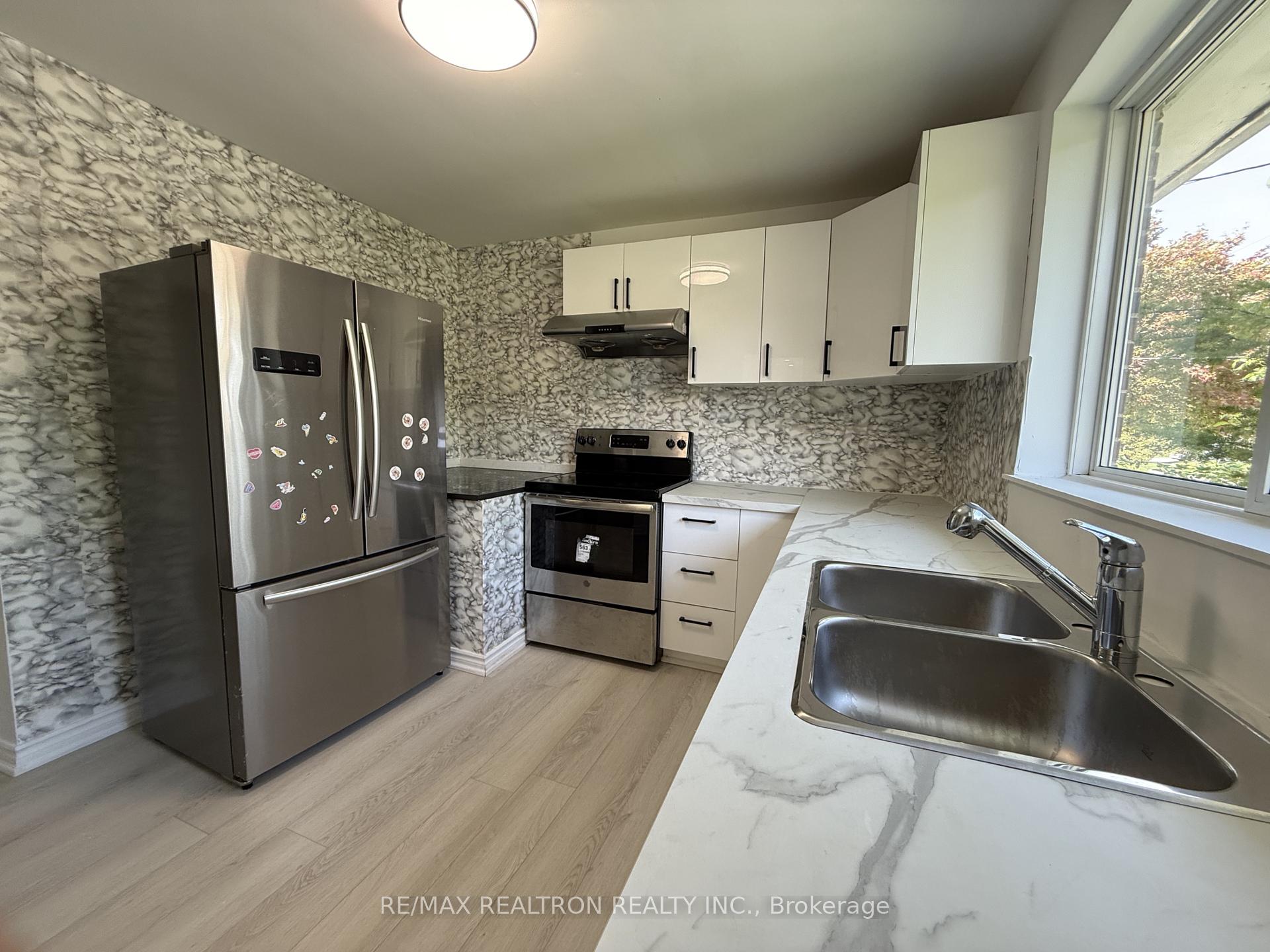 Photo 7 of Unit Main, 217 Moore Park Avenue, North York, Newtonbrook West — HOMEH