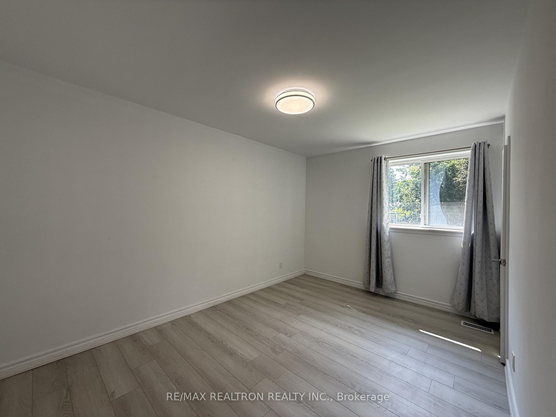 Photo 8 of Unit Main, 217 Moore Park Avenue, North York, Newtonbrook West — HOMEH