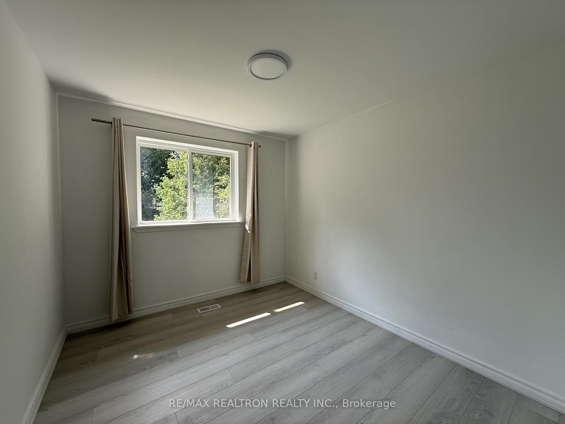 Photo 9 of Unit Main, 217 Moore Park Avenue, North York, Newtonbrook West — HOMEH