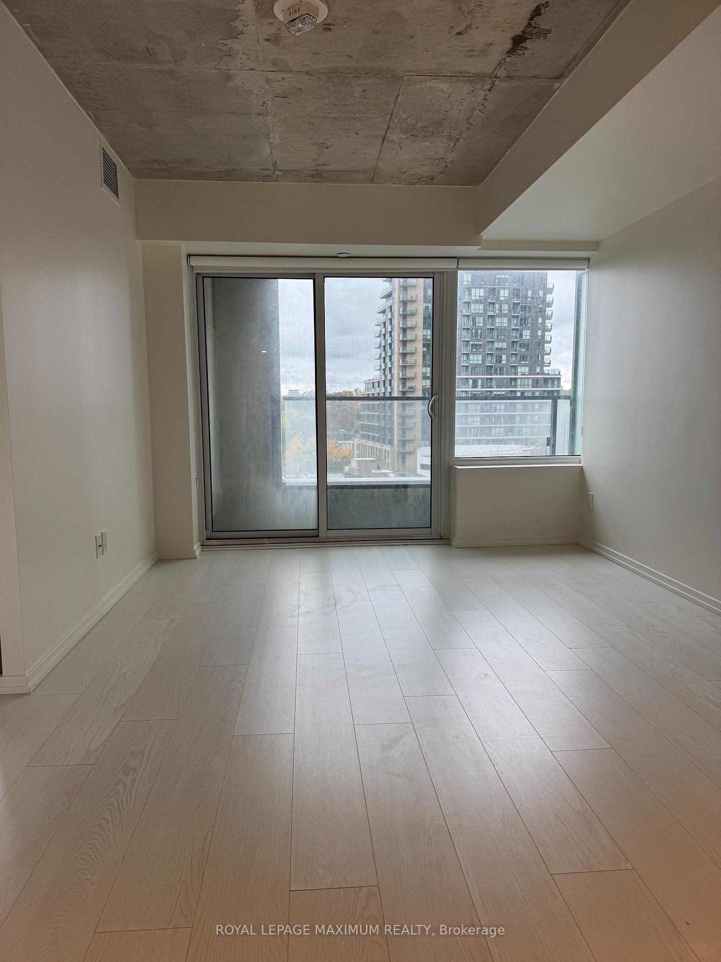 Photo 3 of Unit 21, 8 Hillsdale Avenue E, Toronto, Mount Pleasant West — HOMEH