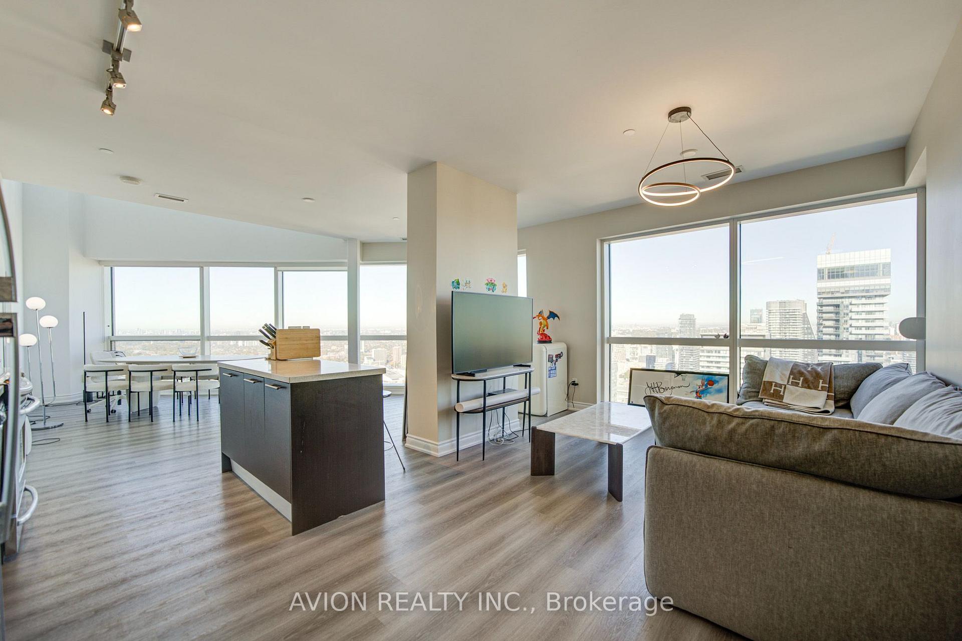 Photo 2 of Unit 5716, 386 Yonge Street, Toronto, Bay Street Corridor — HOMEH