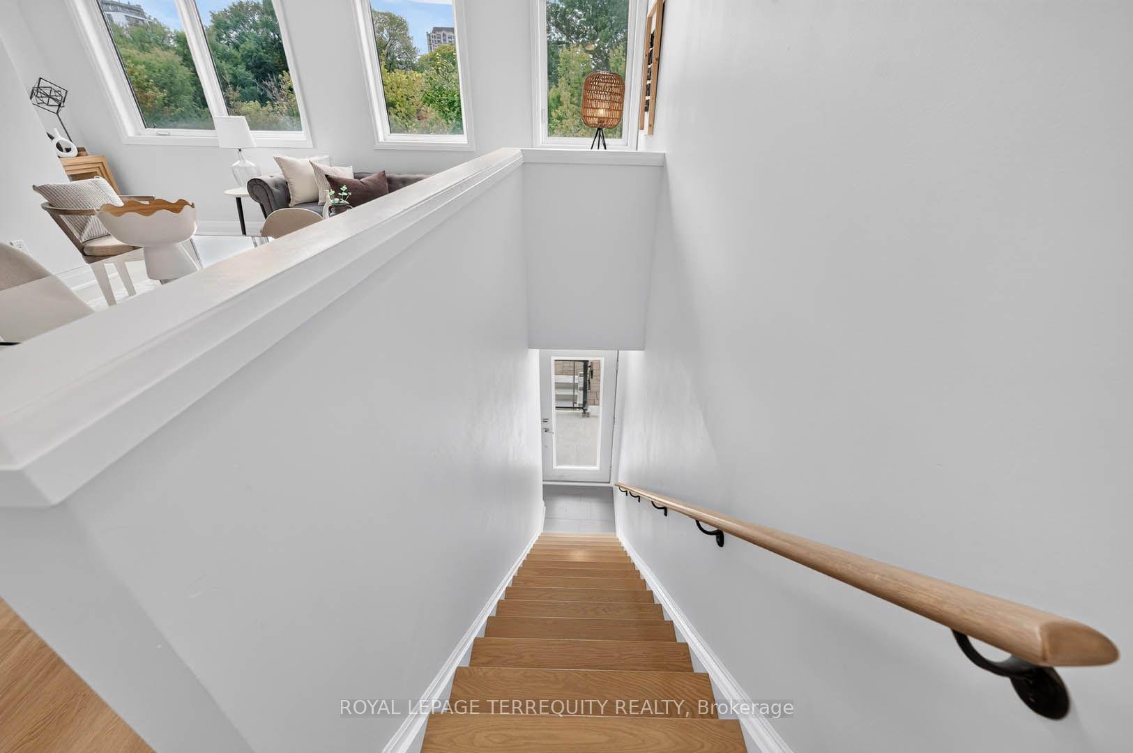 Photo 3 of Unit 16, 780 Sheppard Avenue E, North York, Bayview Village — HOMEH