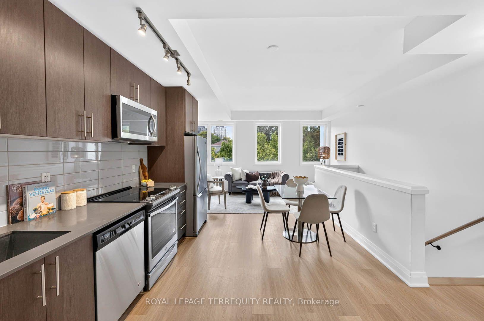 Photo 4 of Unit 16, 780 Sheppard Avenue E, North York, Bayview Village — HOMEH