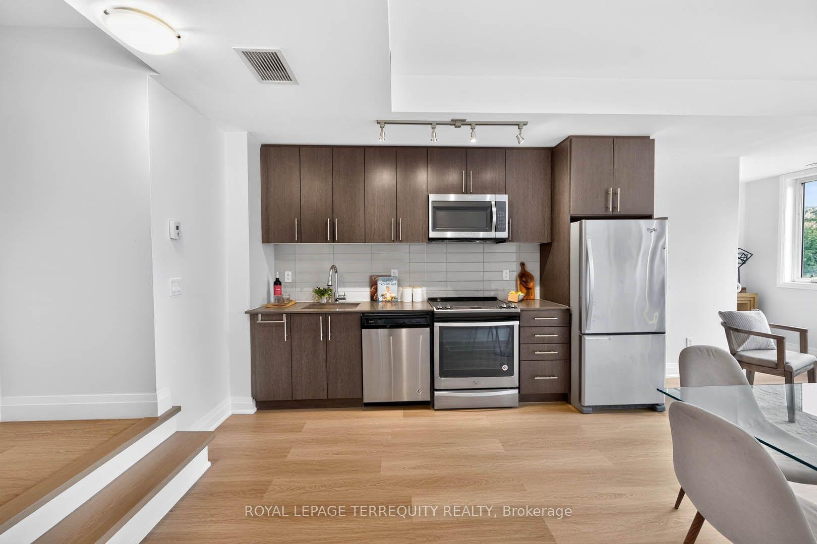 Photo 15 of Unit 16, 780 Sheppard Avenue E, North York, Bayview Village — HOMEH