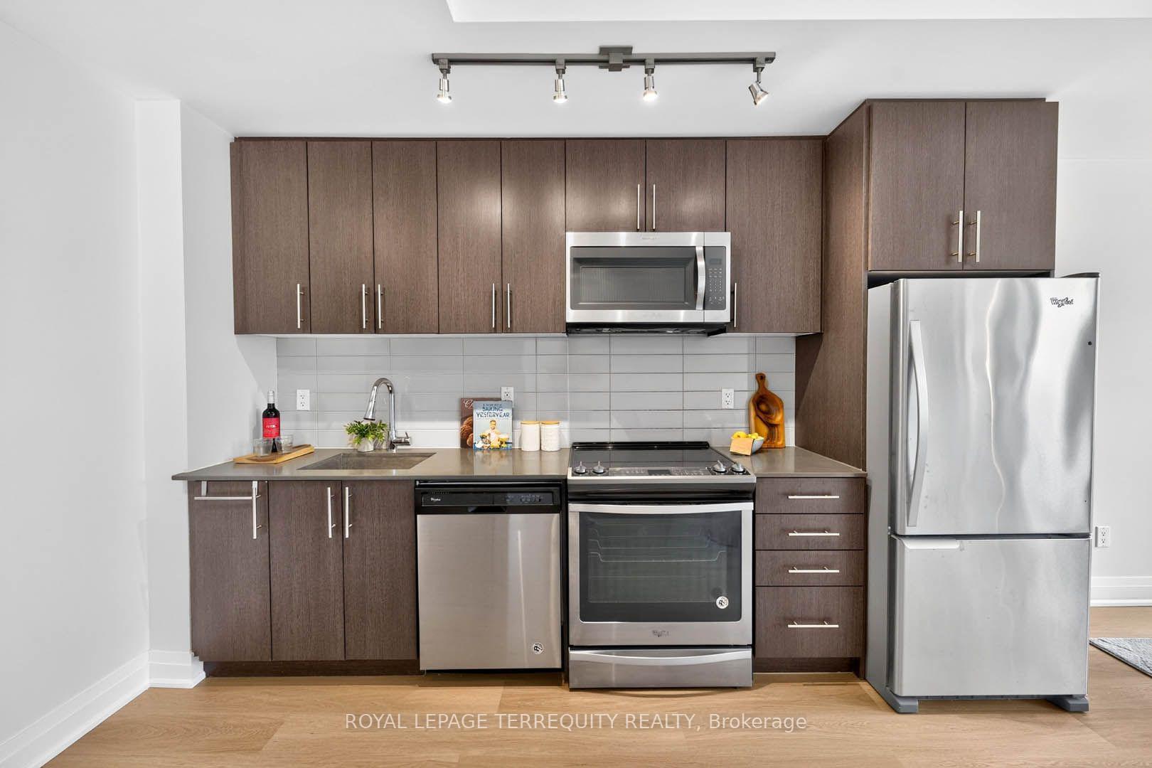 Photo 16 of Unit 16, 780 Sheppard Avenue E, North York, Bayview Village — HOMEH