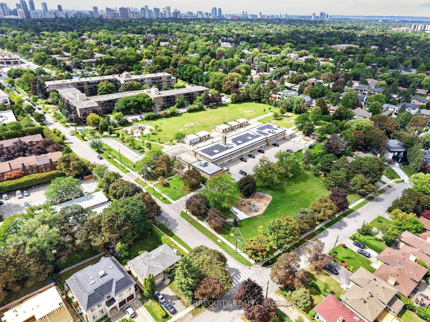 Photo 48 of Unit 16, 780 Sheppard Avenue E, North York, Bayview Village — HOMEH