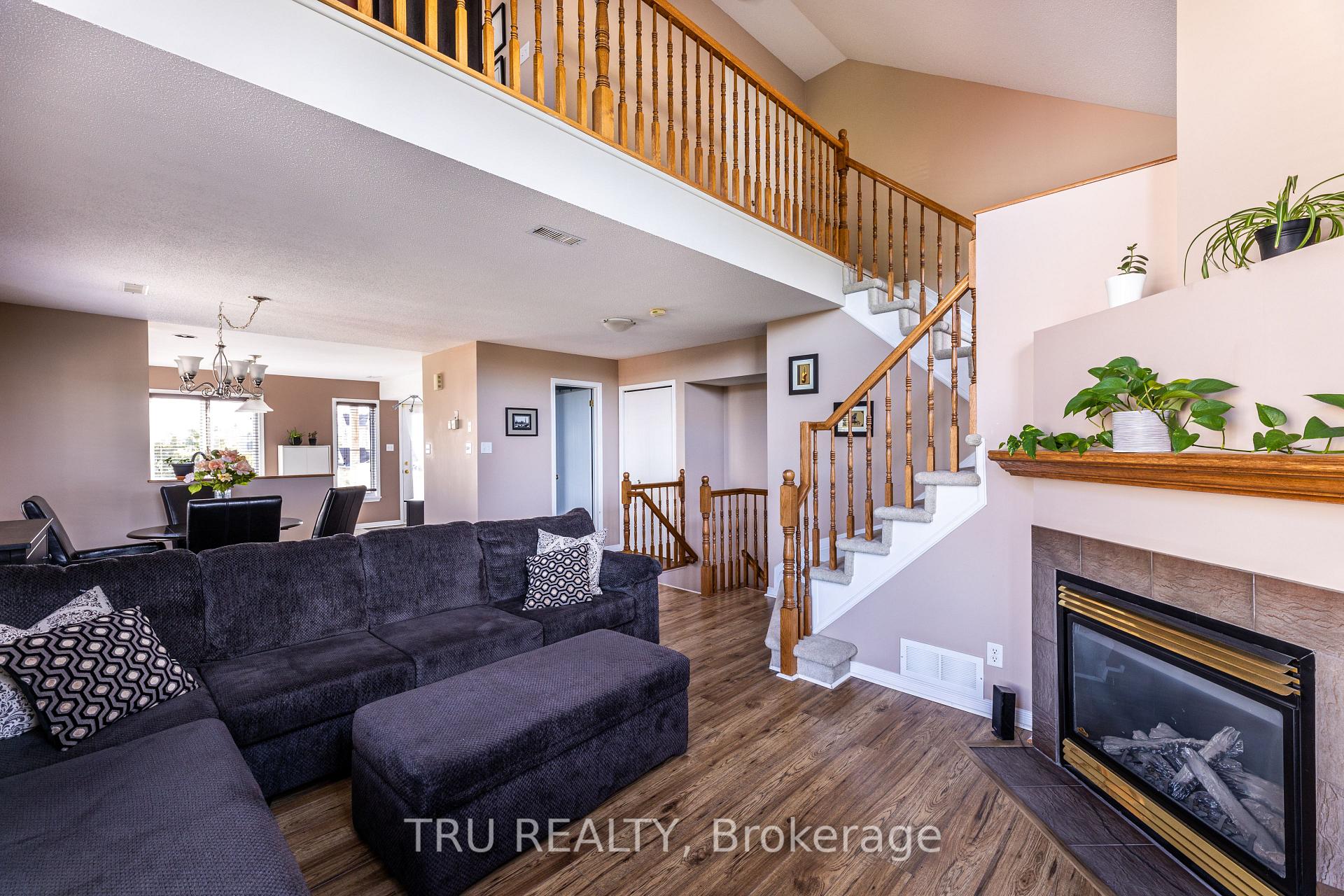 Photo 2 of 1707 Blohm Drive, Ottawa, Hunt Club Park — HOMEH