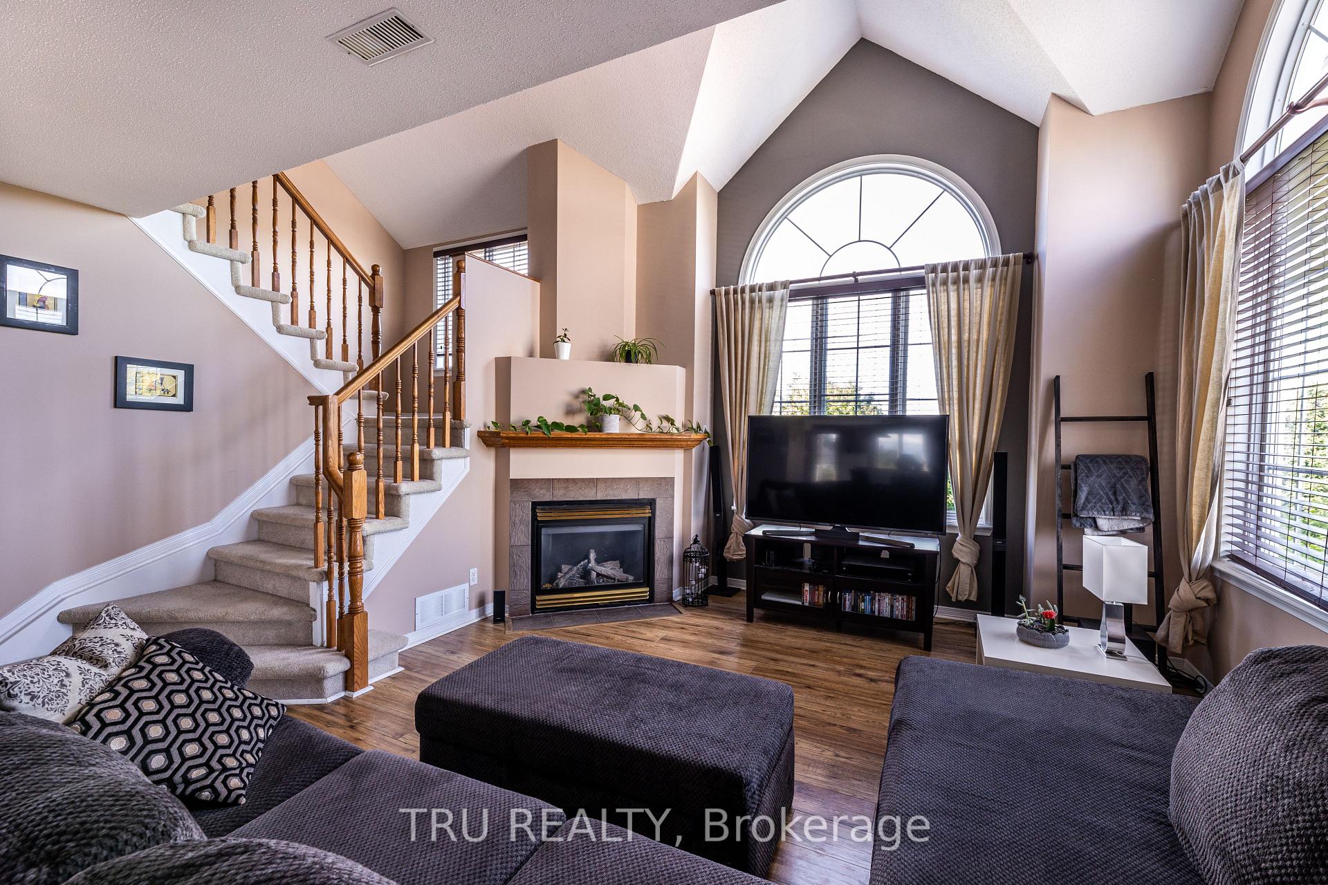 Photo 3 of 1707 Blohm Drive, Ottawa, Hunt Club Park — HOMEH