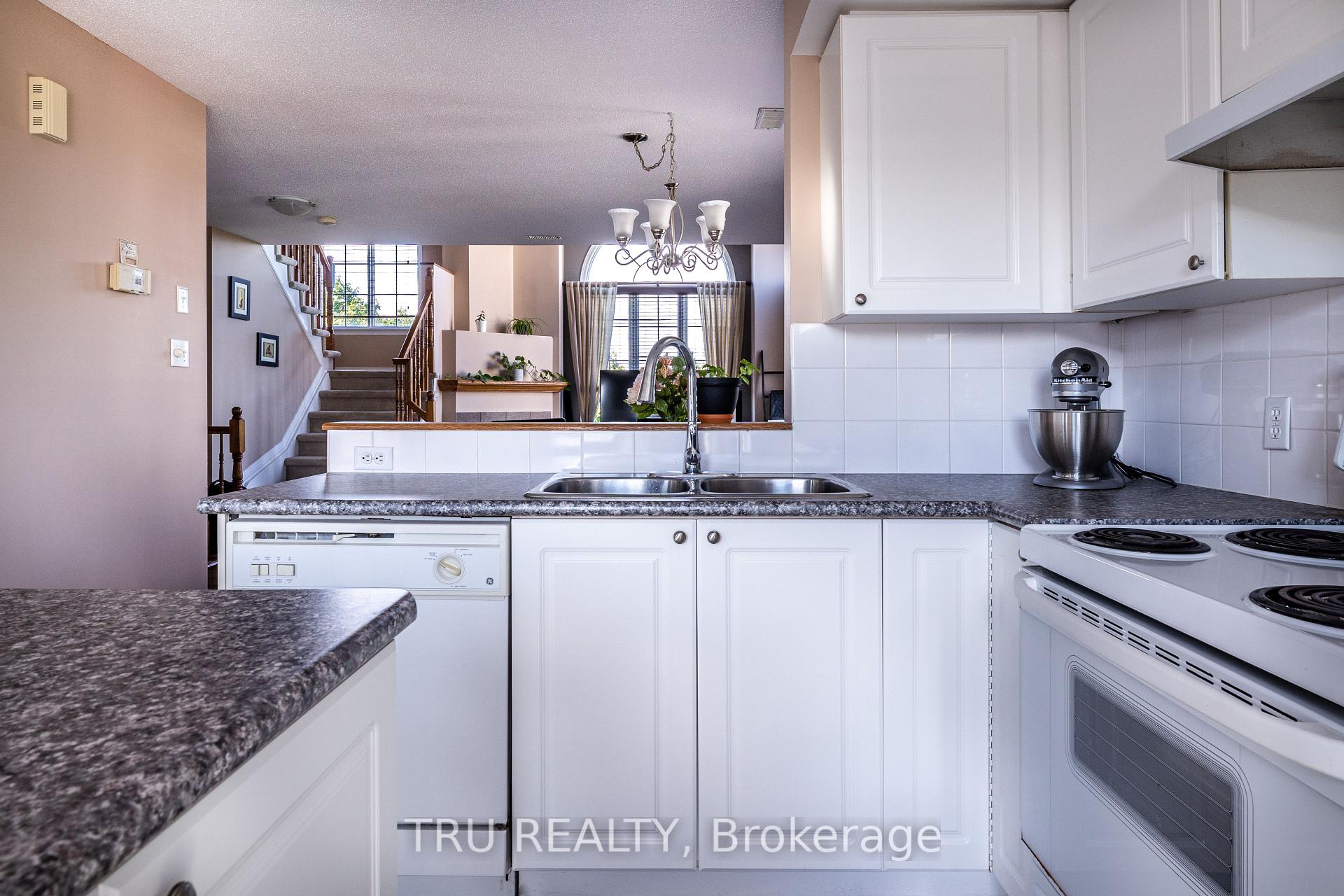 Photo 9 of 1707 Blohm Drive, Ottawa, Hunt Club Park — HOMEH